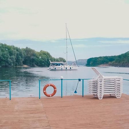 Hotel Yacht Club Mayak Dnistrivka Extérieur photo