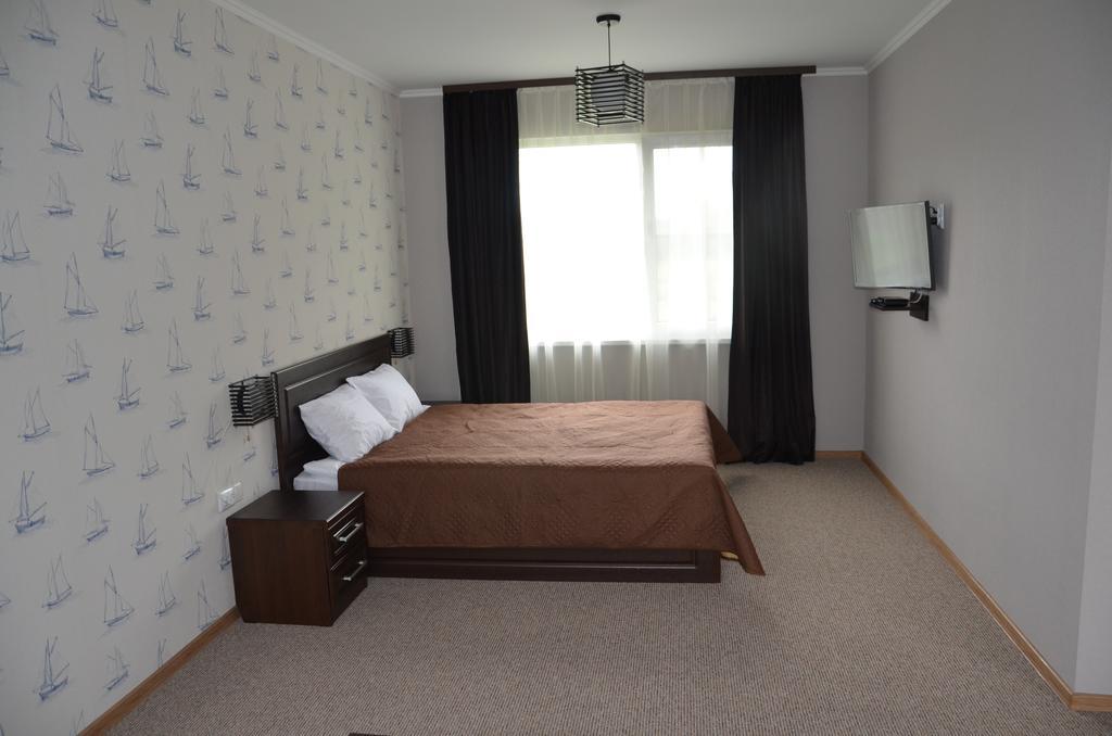 Hotel Yacht Club Mayak Dnistrivka Chambre photo