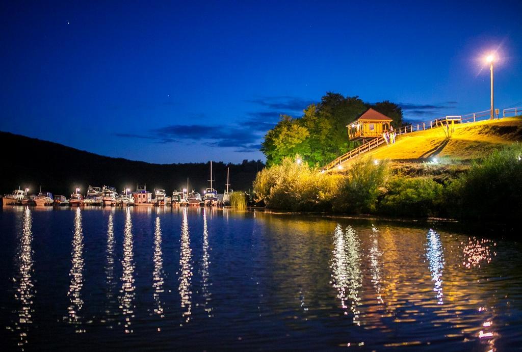 Hotel Yacht Club Mayak Dnistrivka Chambre photo