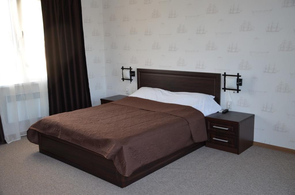 Hotel Yacht Club Mayak Dnistrivka Extérieur photo