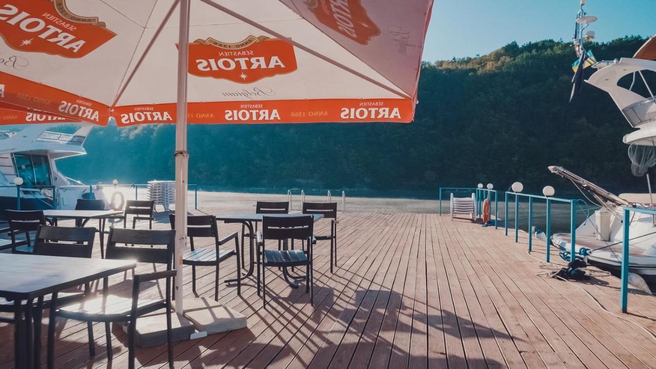 Hotel Yacht Club Mayak Dnistrivka Extérieur photo